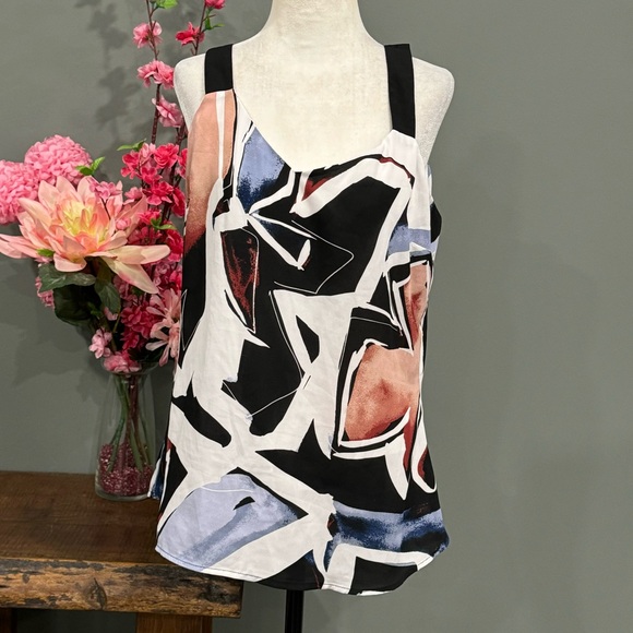 Le Chateau Tank Top - Picture 1 of 10